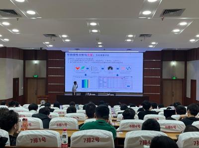 浙江大學鄧水光教授、南京大學陳振宇教授應邀來學院做專題學術報告，共話南京軟件開發(fā)新趨勢